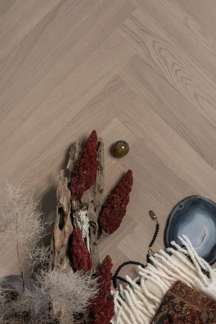 Oud Wood & Cashmere